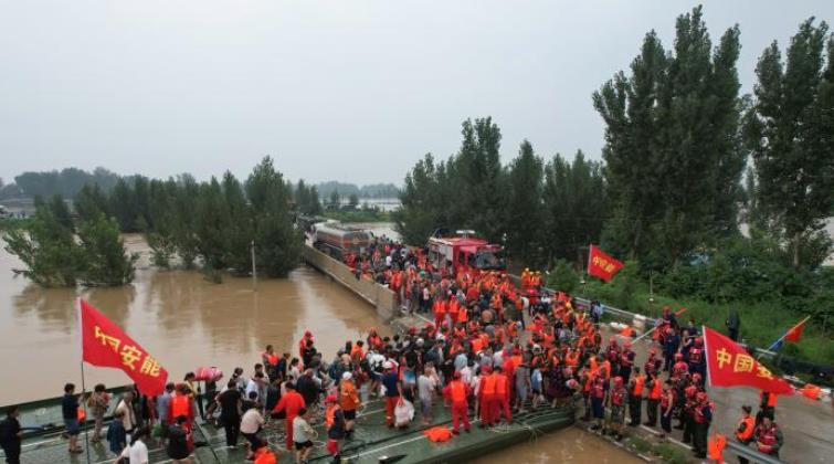 “逆行”重器中流擊水，創(chuàng)造救援速度奇跡<p>以精銳之“能”，護(hù)百姓之“安”，每一次極速救援，都是一場(chǎng)全力以赴，是承諾更是本色。<p>